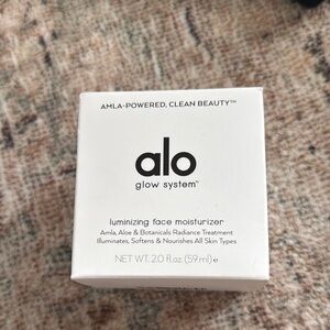 ALO Yoga Luminizing Face Moisturizer